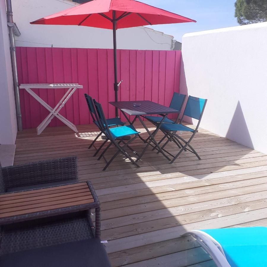 Logis Du Chateau Le Chateau-d'Oleron Exterior photo